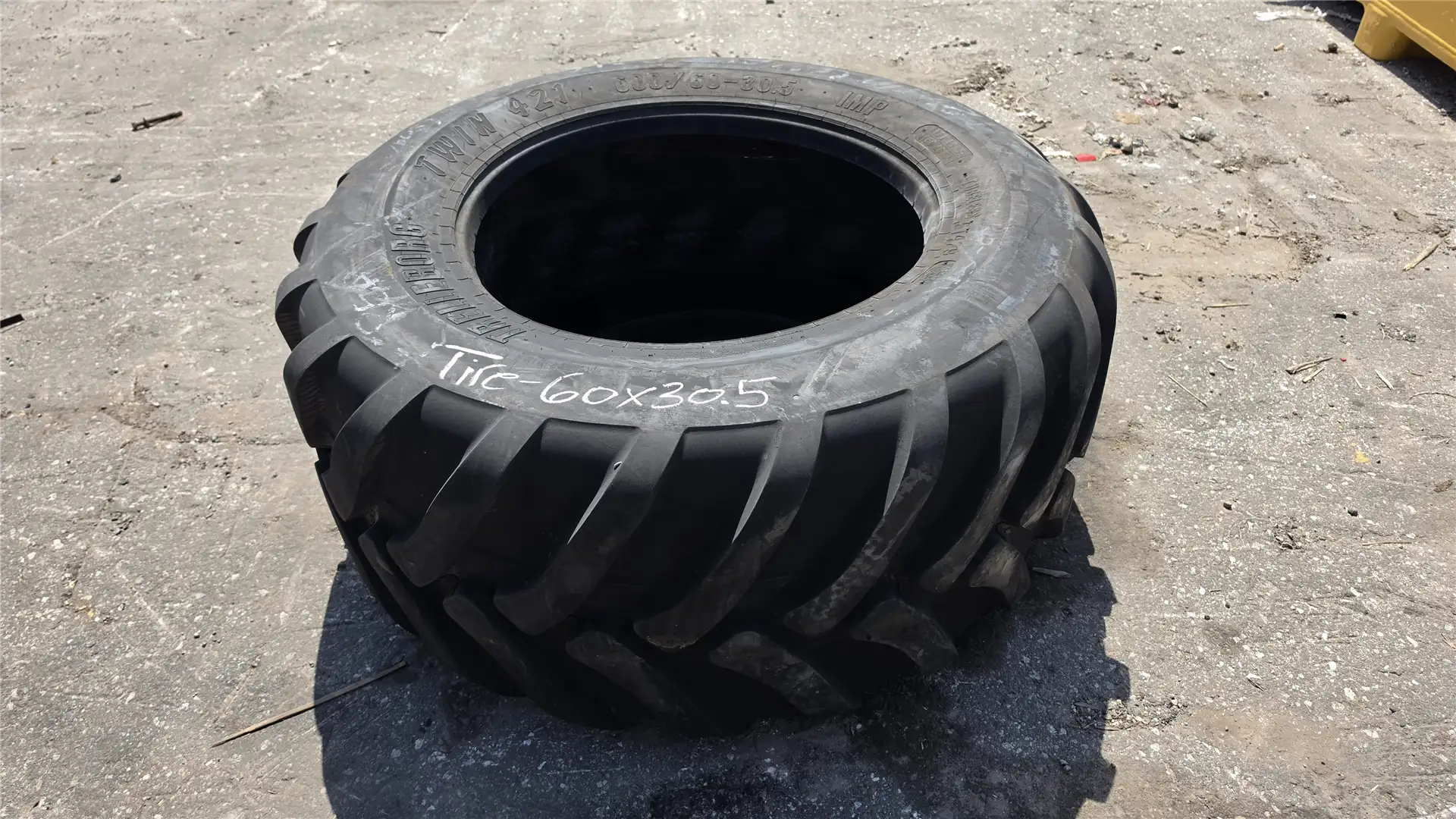 USED 60X30.5 TIRE image