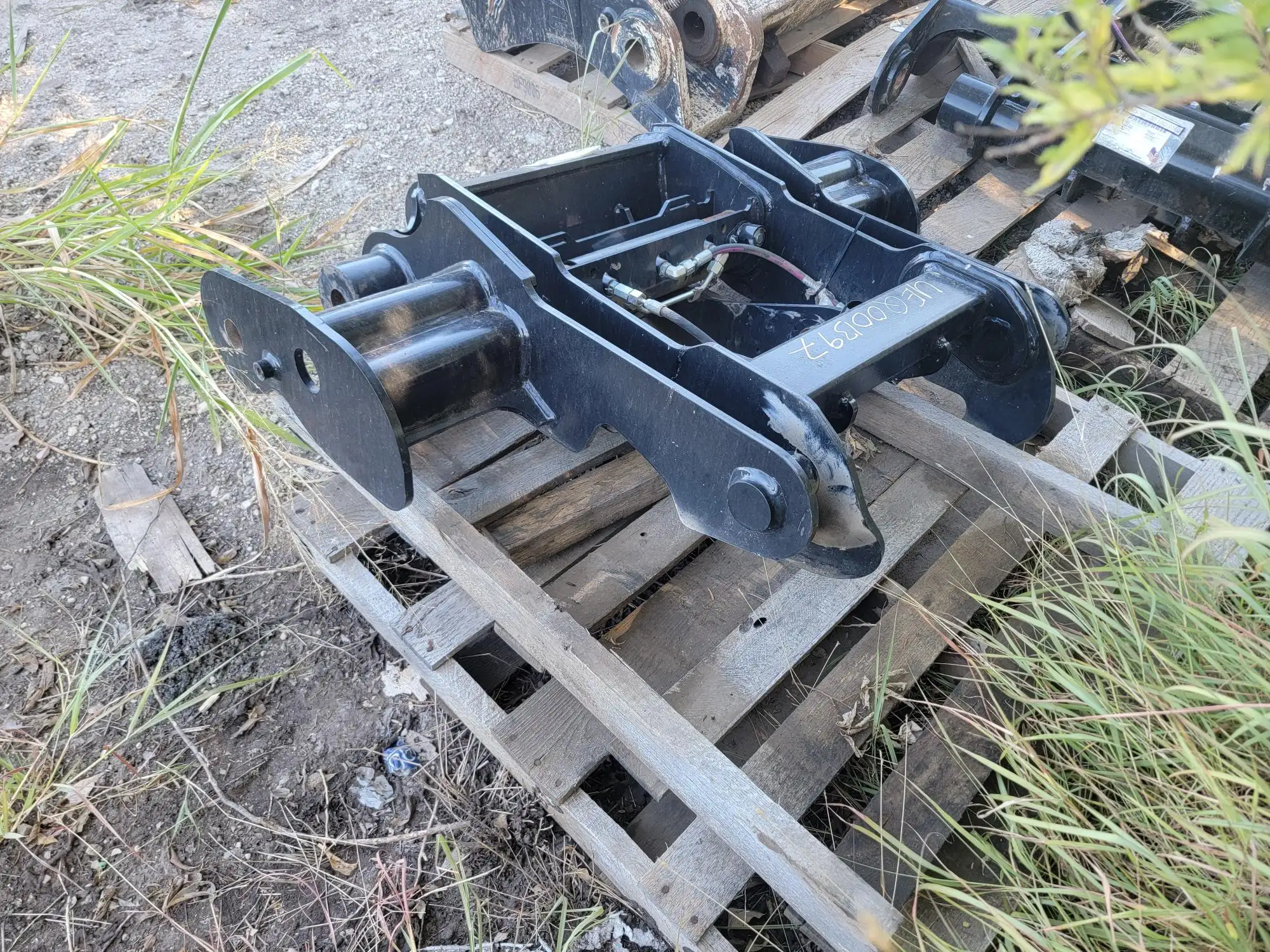 CAT IT COUPLER  FOR NEXT GEN BACKHOE BLH image