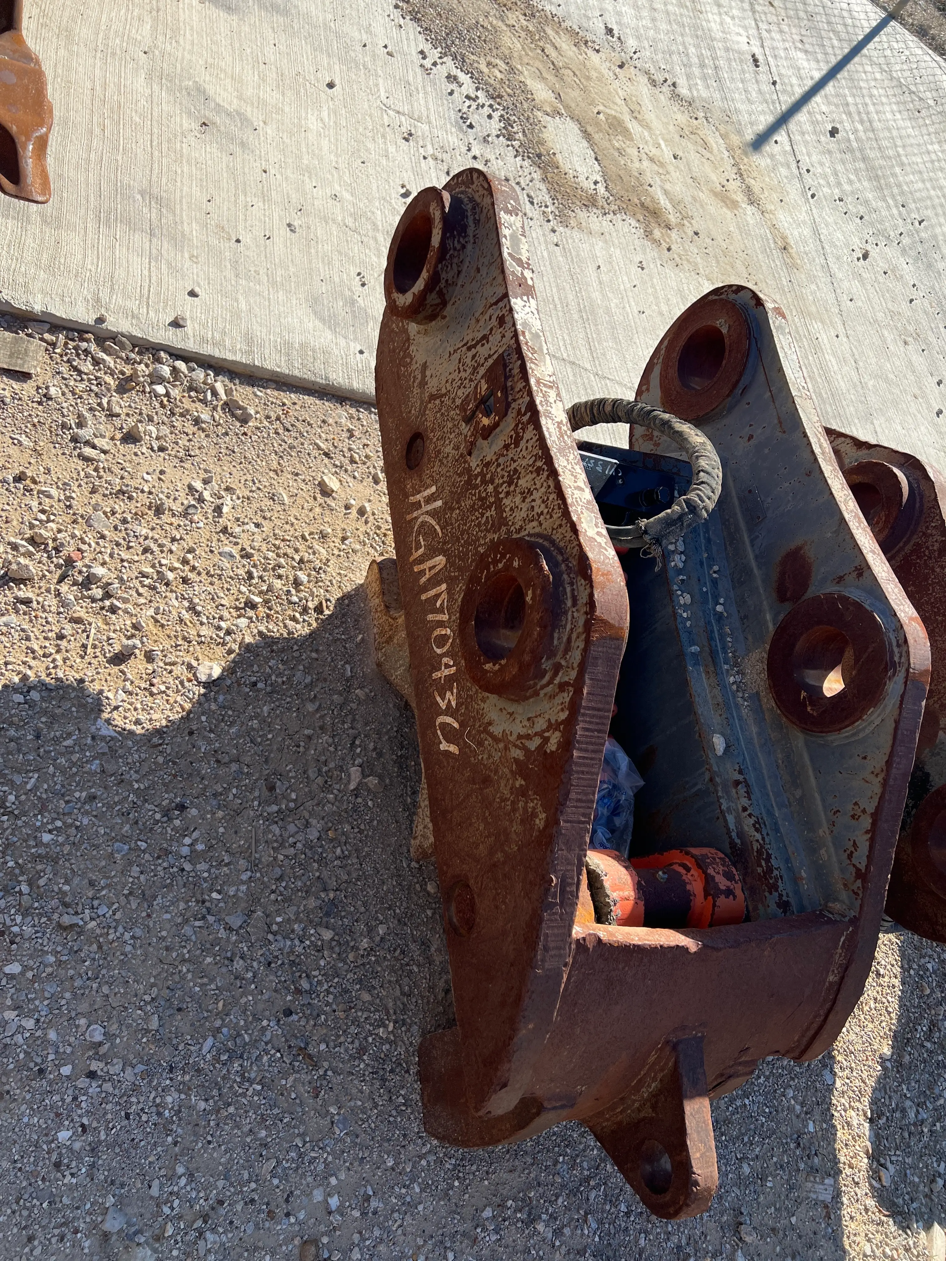 ROCKLAND PIN GRABBER FITS "TB" LINKAGE MACHINES     MQ image