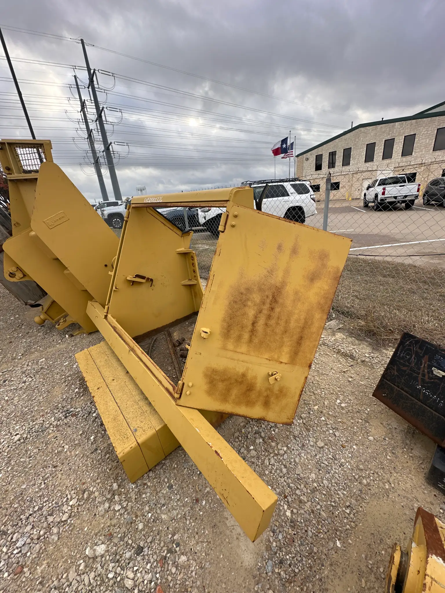 USED D9R/T WAST BOX W/ CLEANERS            MQ image