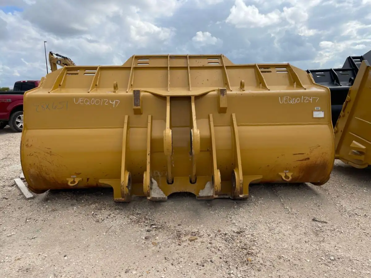 SLIGHTLY USED 988K ROCK BUCKET (323 HRS) P/N 4989992 10 YRDS            MQ image