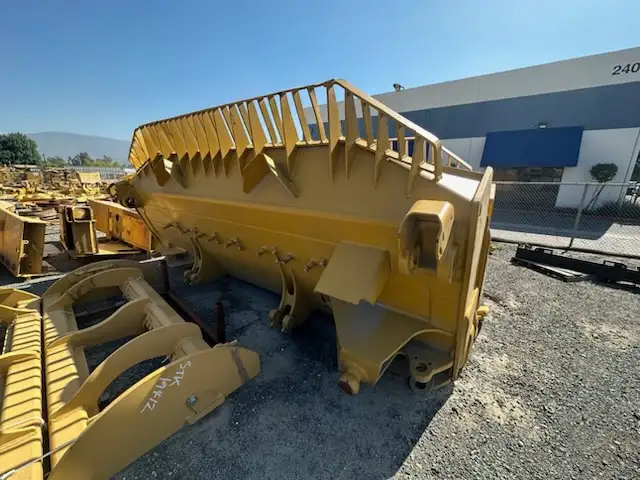 USED D10T SU BLADE FACE           MQ image