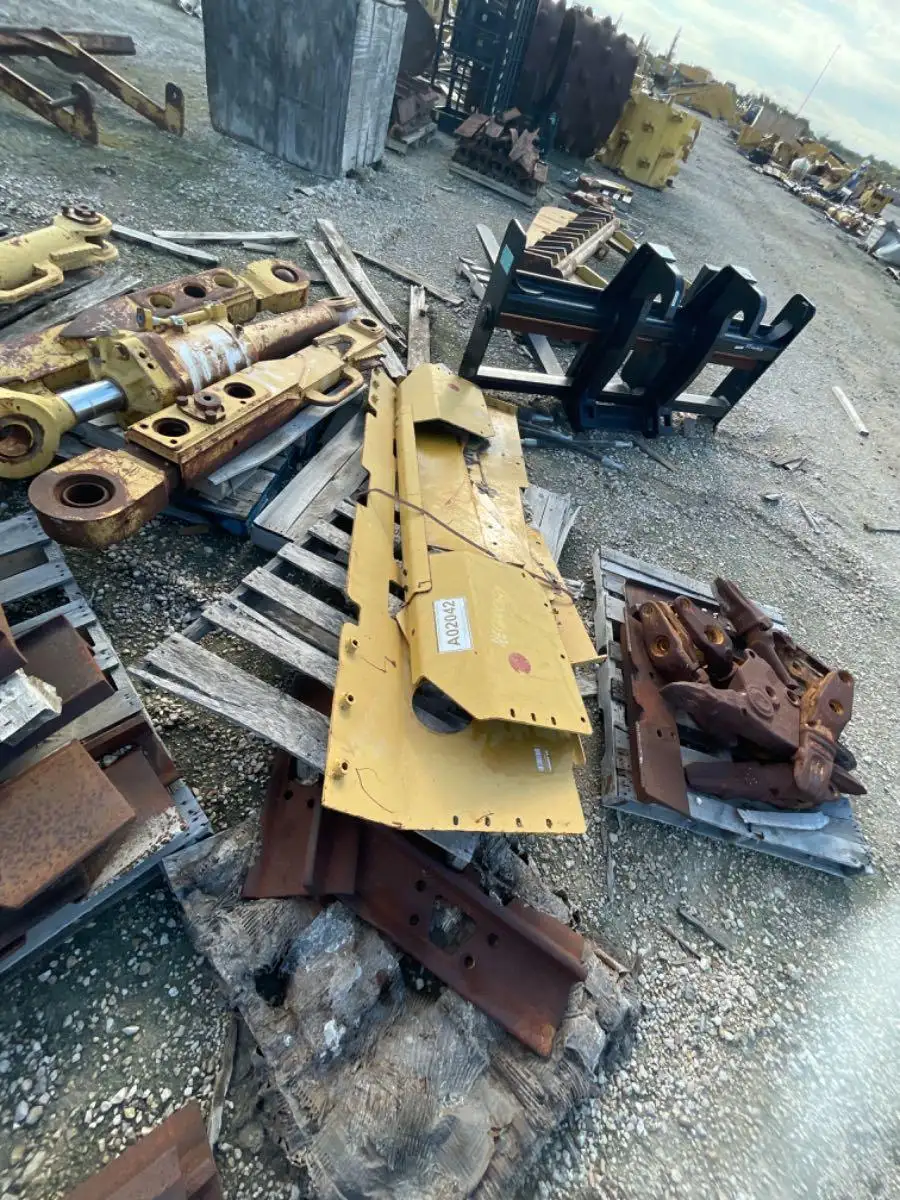 D6T FUEL TANK GUARDS image