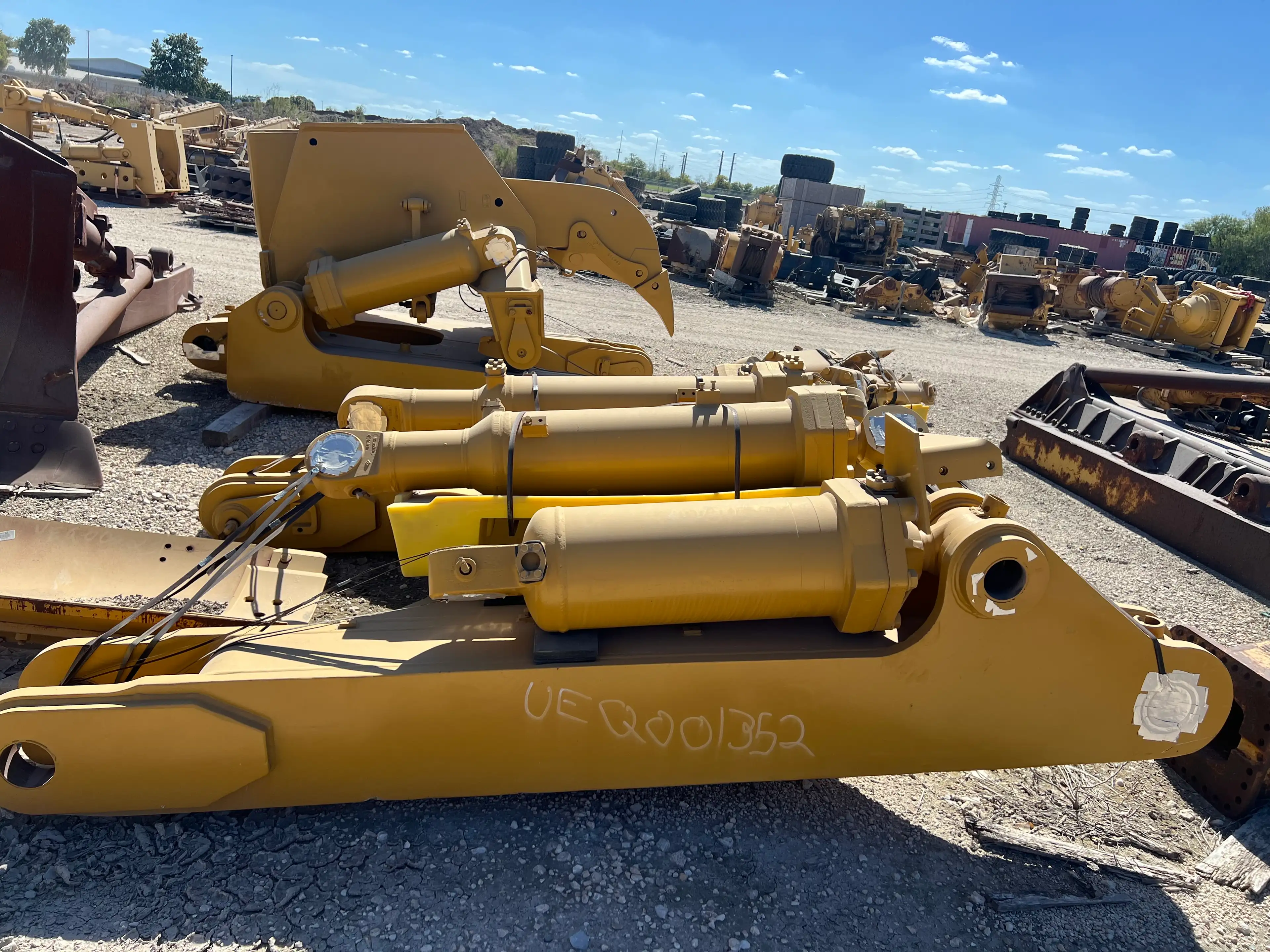 USED MS RIPPER W/ 2 SHANKS              MQ image