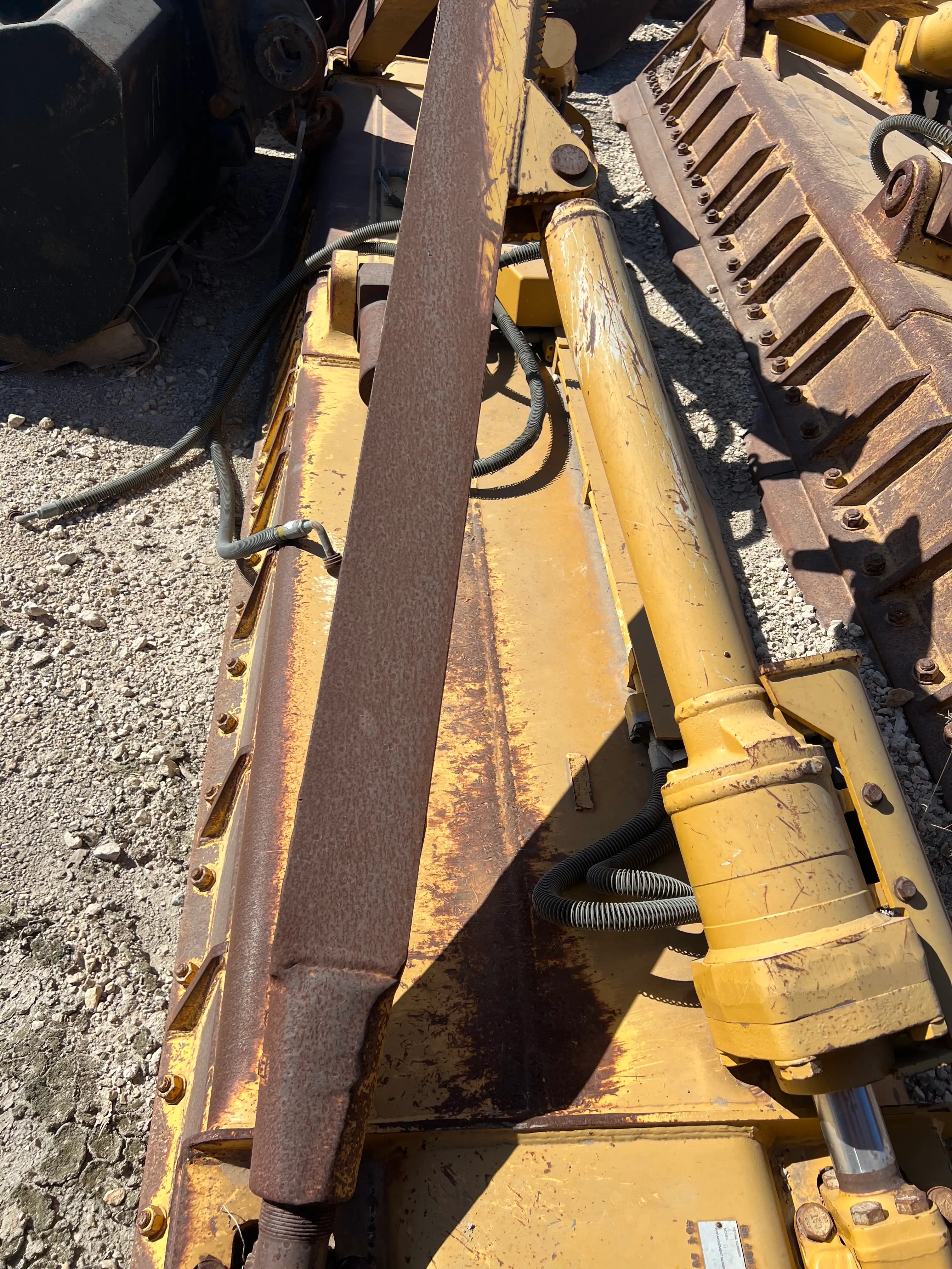 USED D6T XW ANGLE BLADE COMPLETE                 MQ image