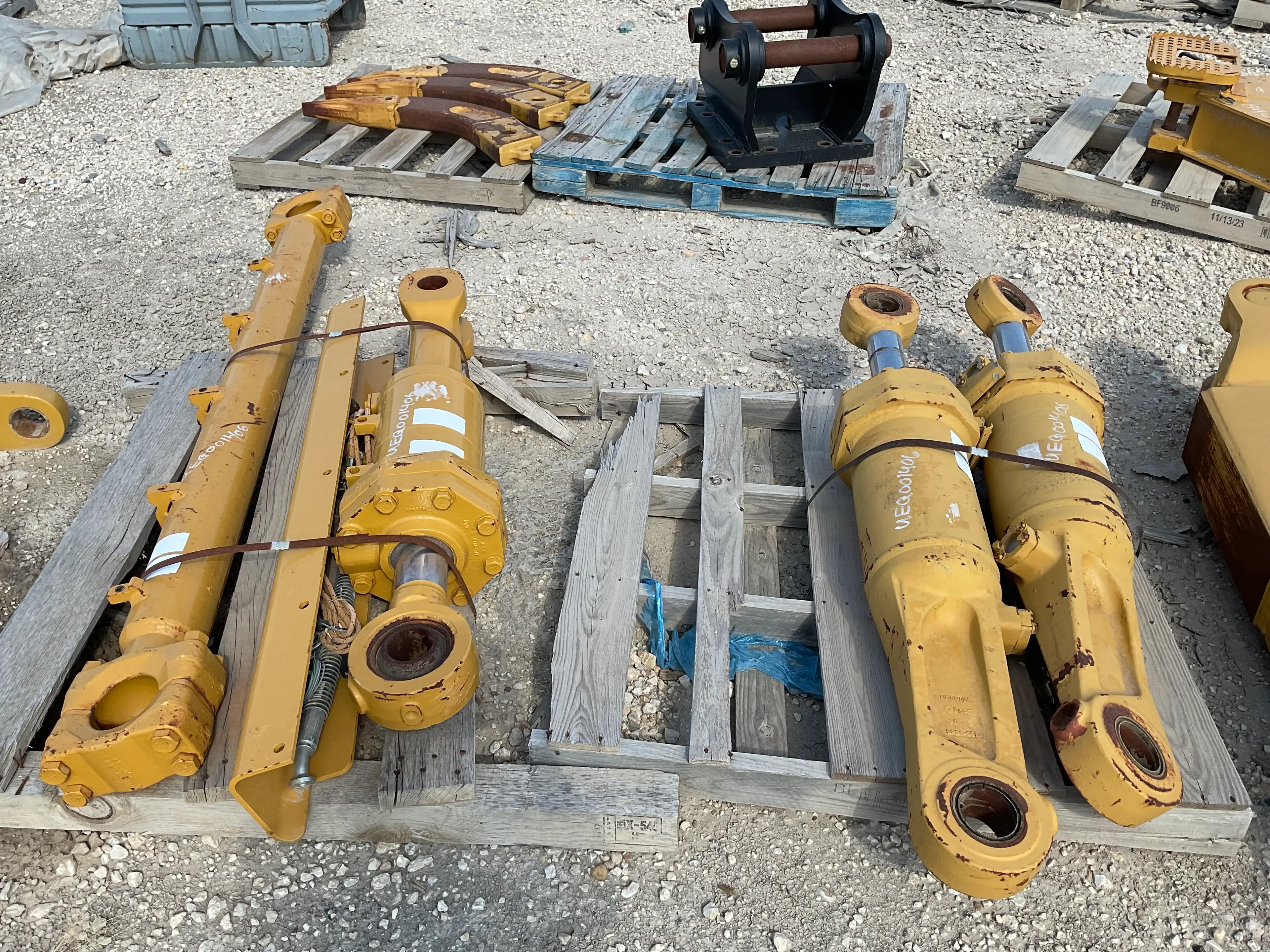 USED D8R/T CWT,3 BLADE CYLS, TAG LINK AND GUARD        MQ image