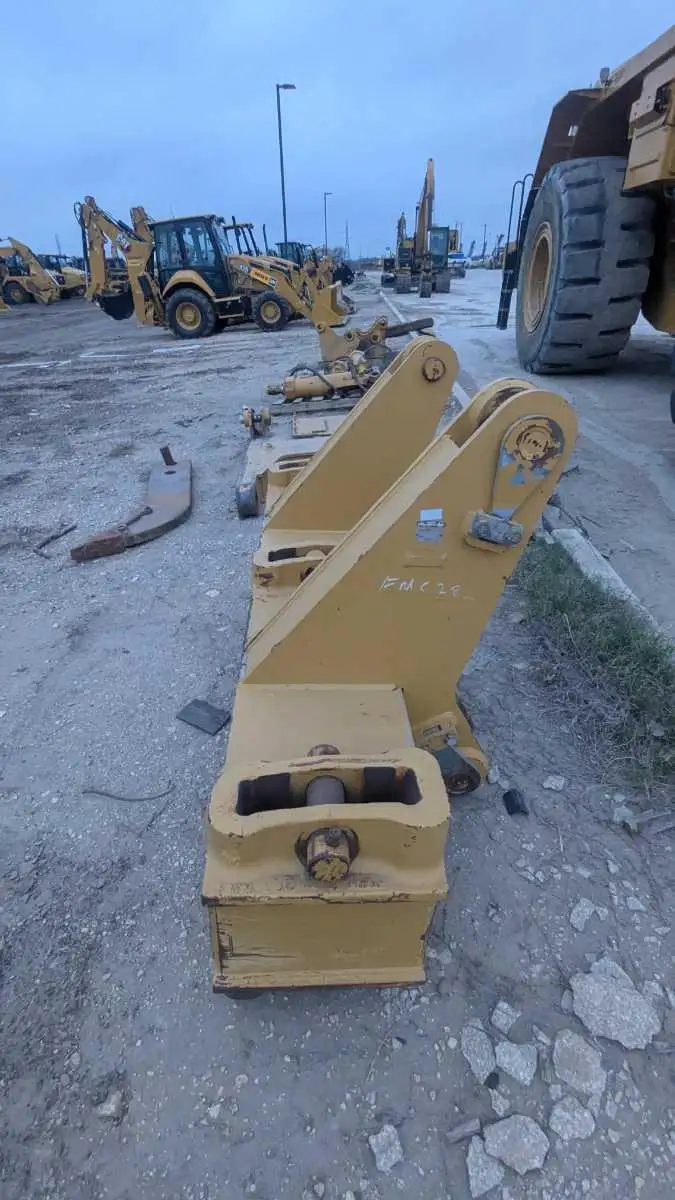 USED D8T MS RIPPER W/ 1 SHANK            MQ image