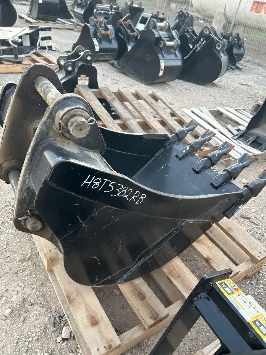 NEW 24" PIN ON CAT BUCKET W/ PINS              MQ image