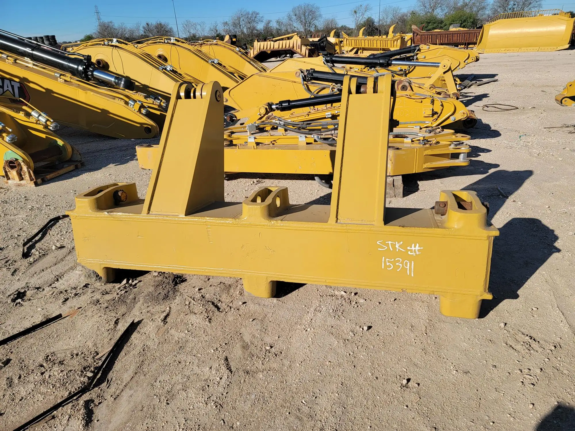 USED MS RIPPER FOR CAT D9R/T W/ 2 SHANKS           MQ image