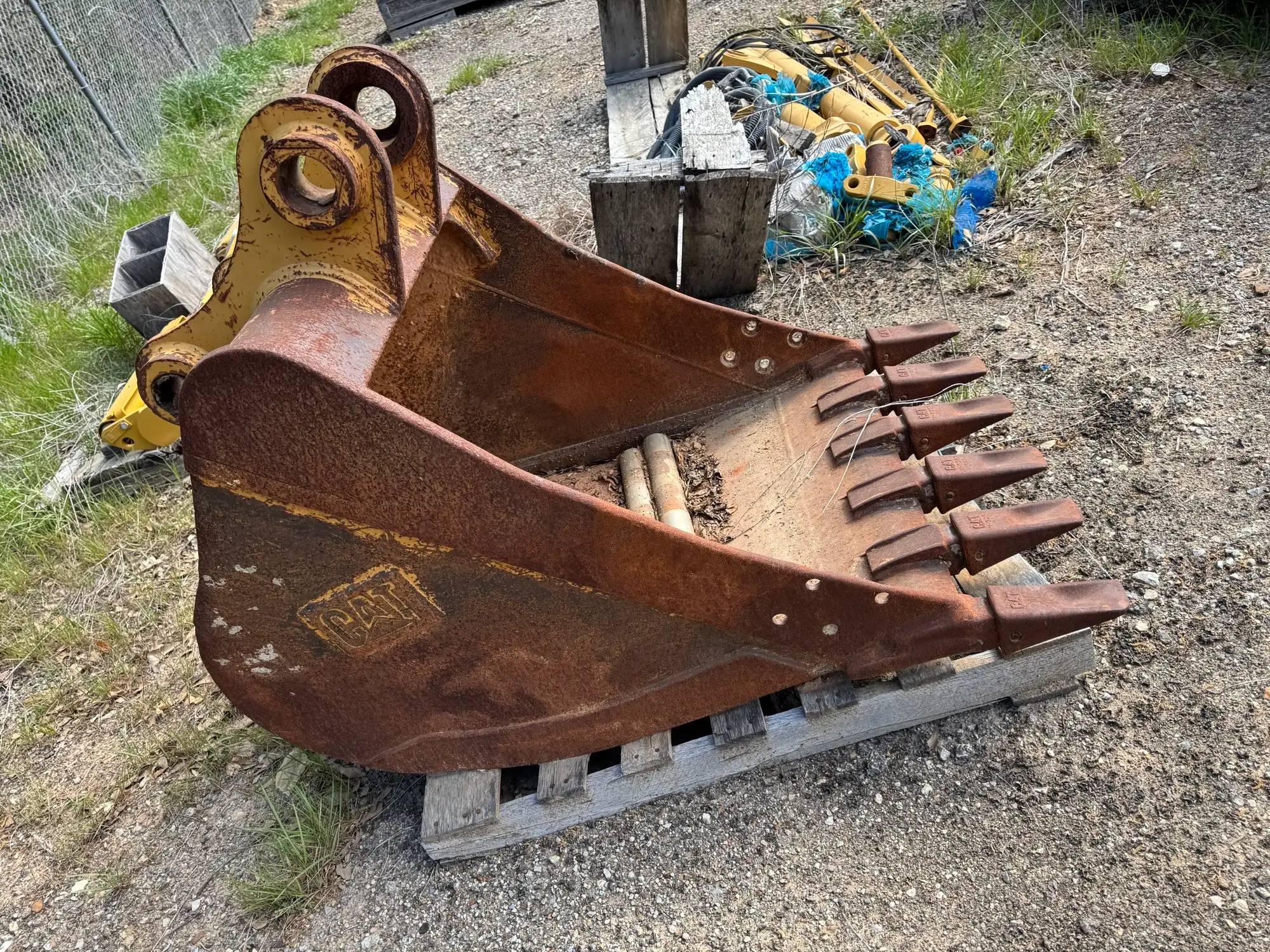 CAT 36" BUCKET FITS "A" LINKAGE MACHINES SRS image