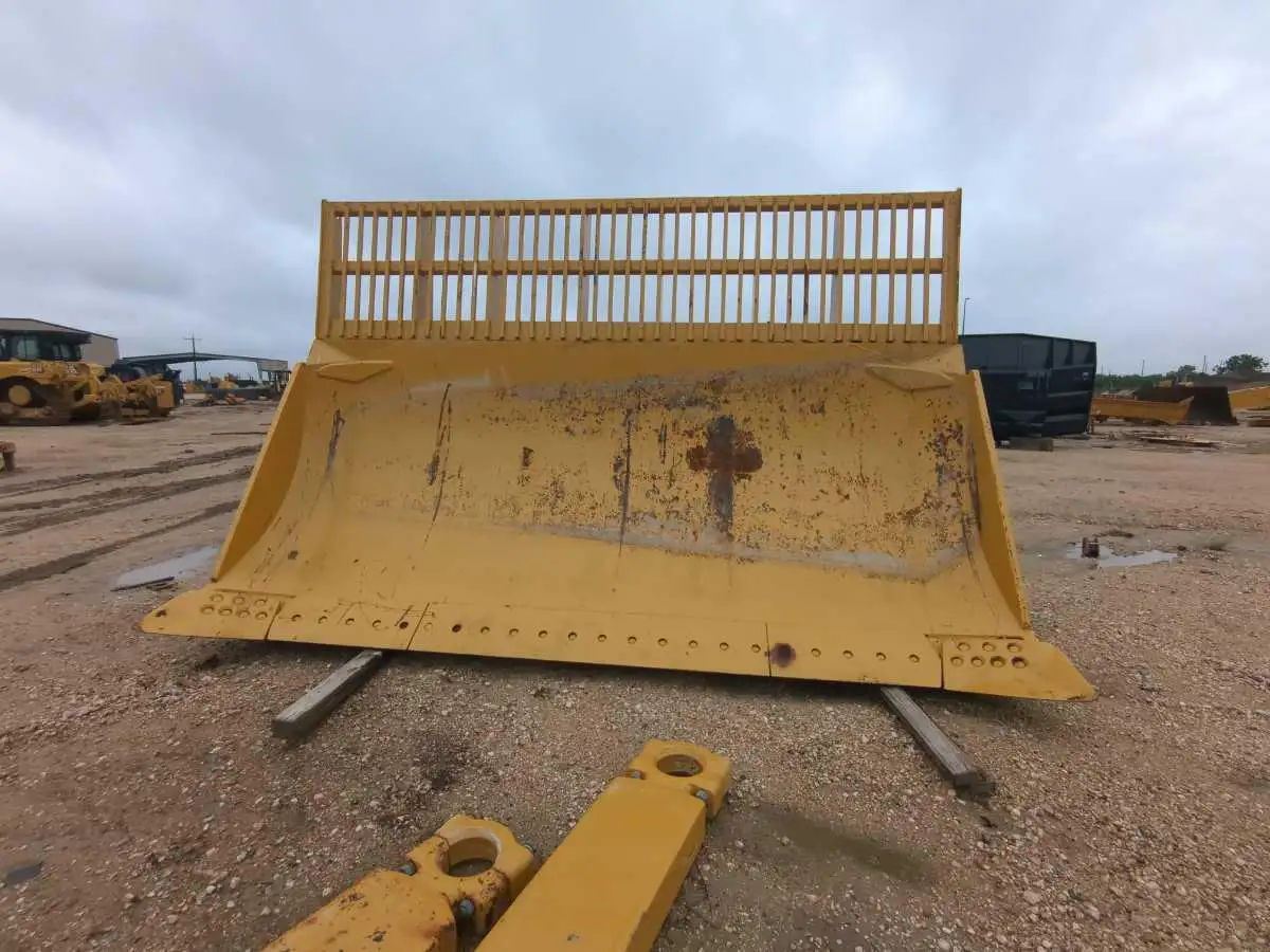 NEW D9T SU BLADE W/PUSH ARMS / TRASH RACK        MQ image