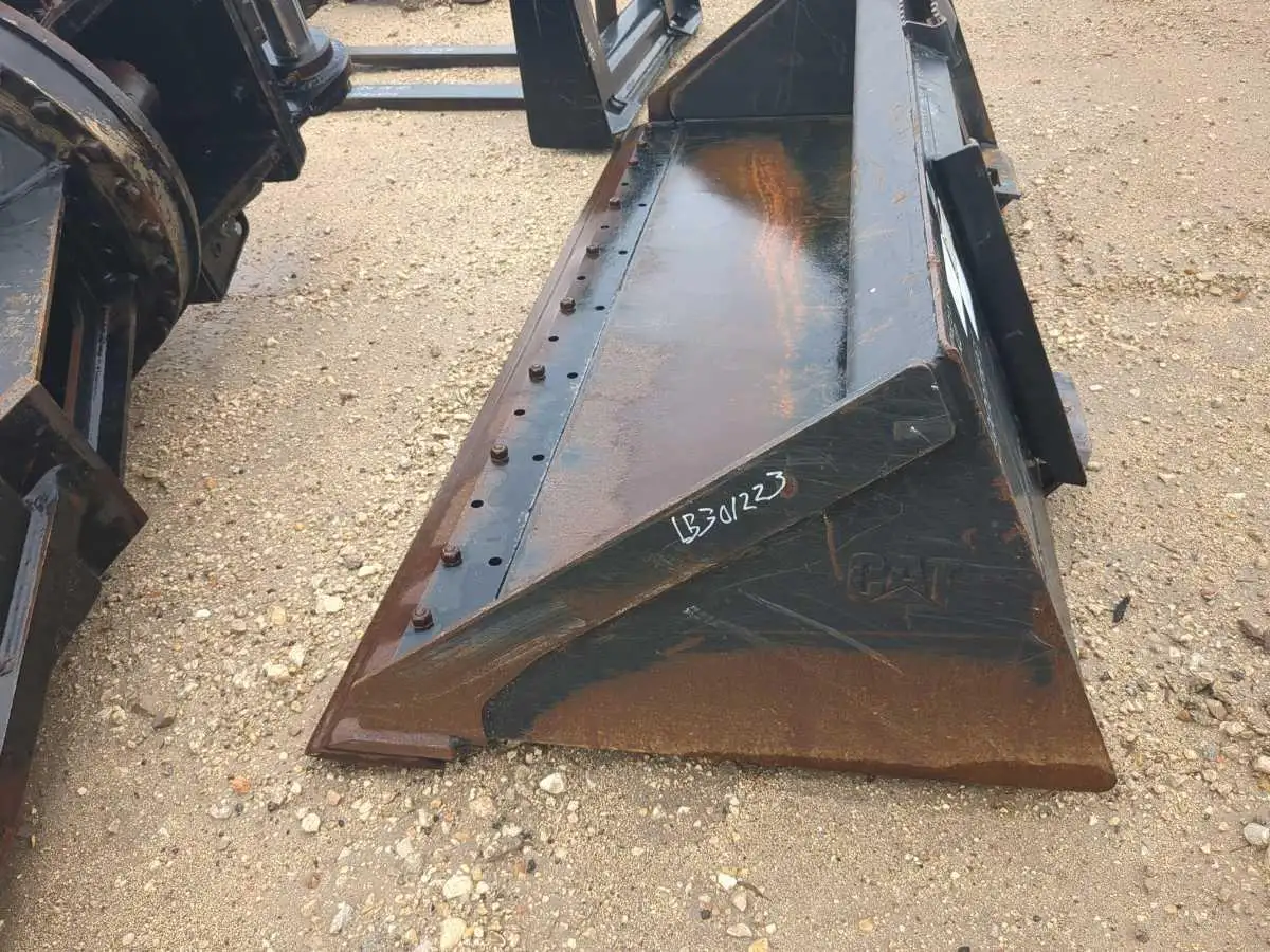 USED 80" SSL BUCKET W/ CUTTING EDGE            MQ image
