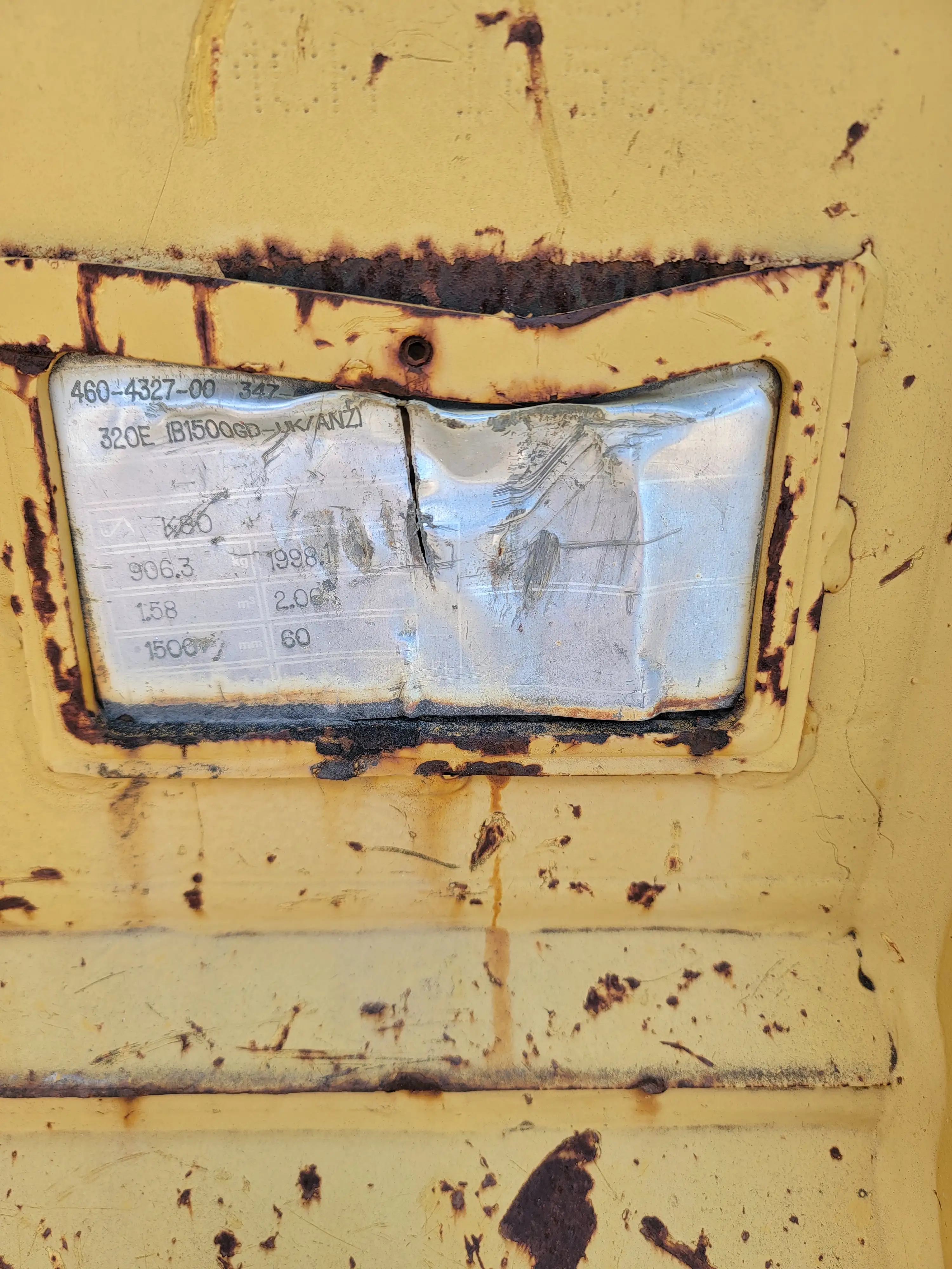 USED 320 60" BUCKET   *WORN BETWEEN TEETH*             MQ image