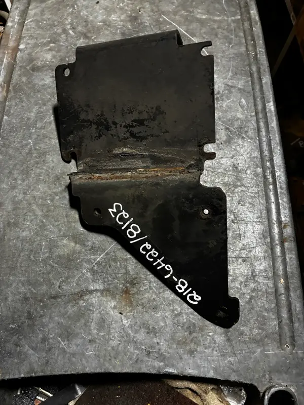 Bracket image 1