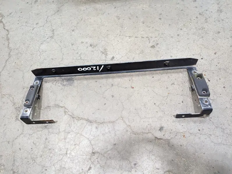 Bracket image 1