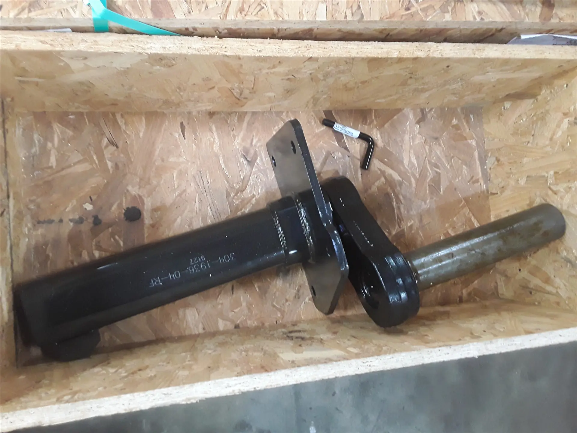 NEW AXLE AS UNDERC image 1