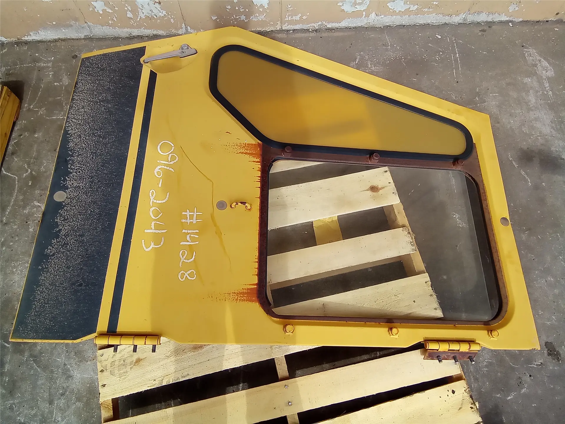 USED CAB DOOR image 1