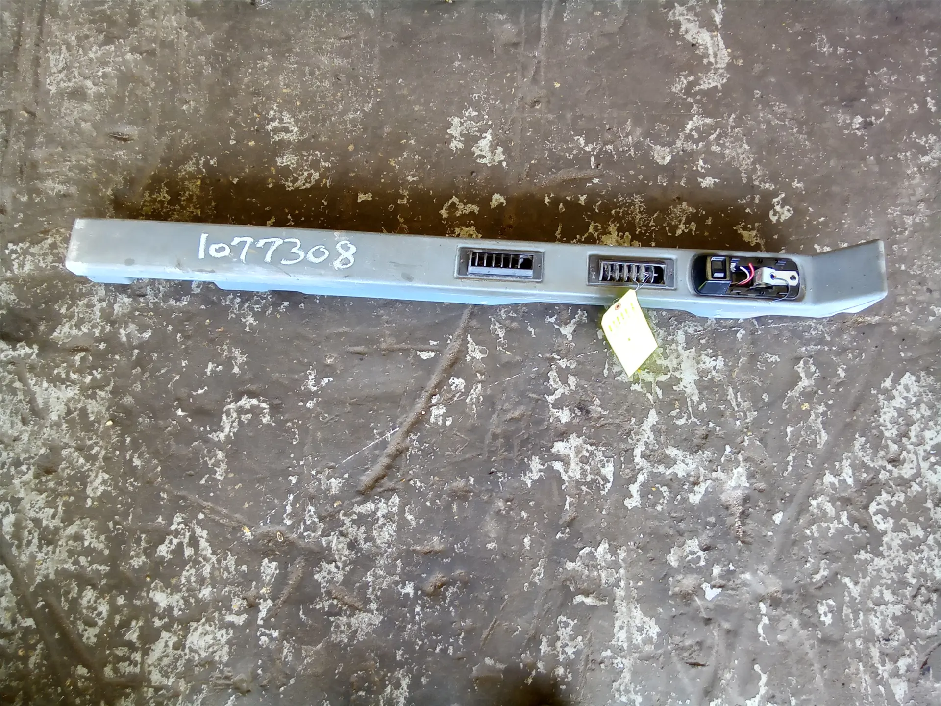 USED RH DUCT image 1