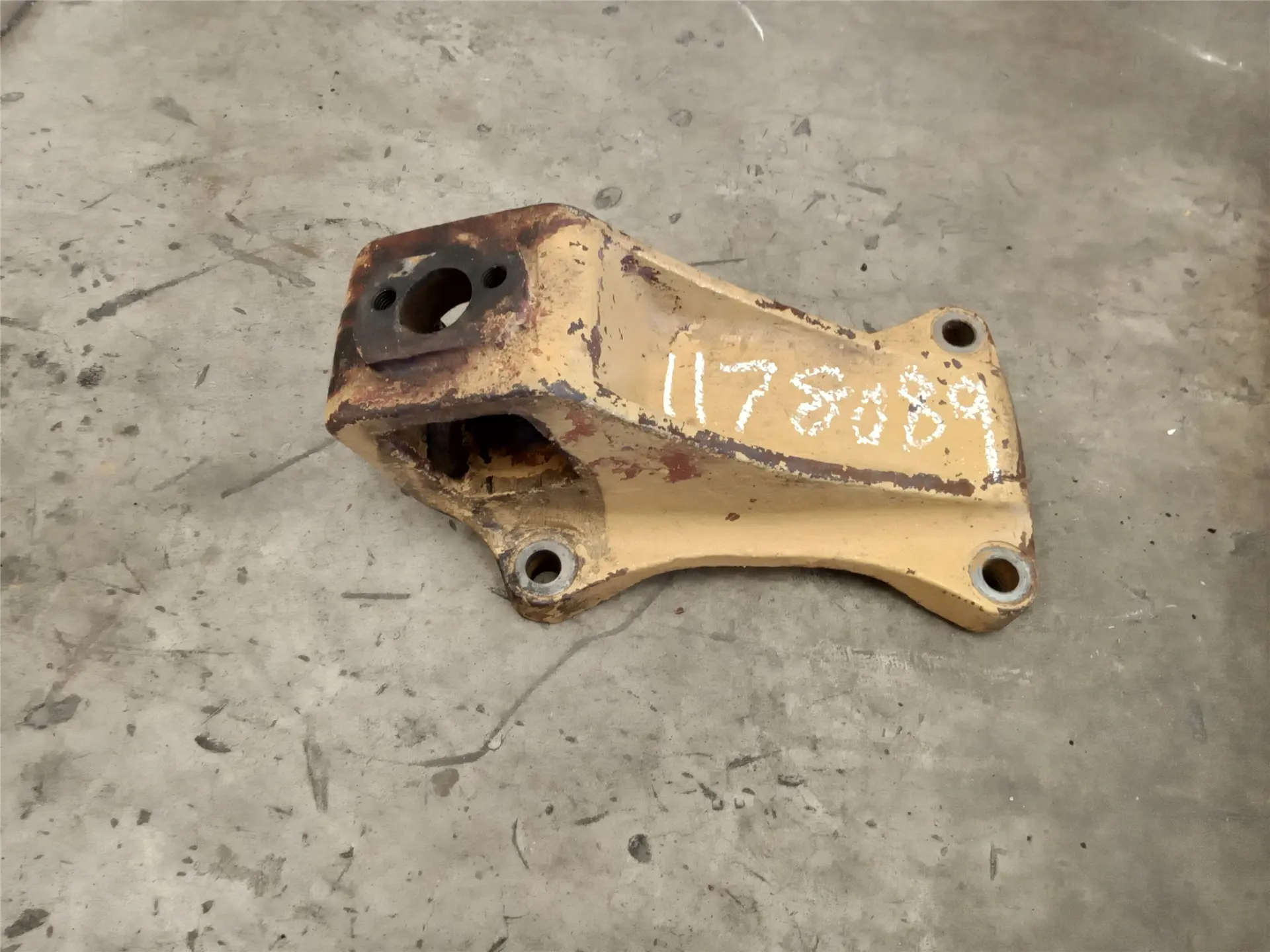 USED BRACKET image 1