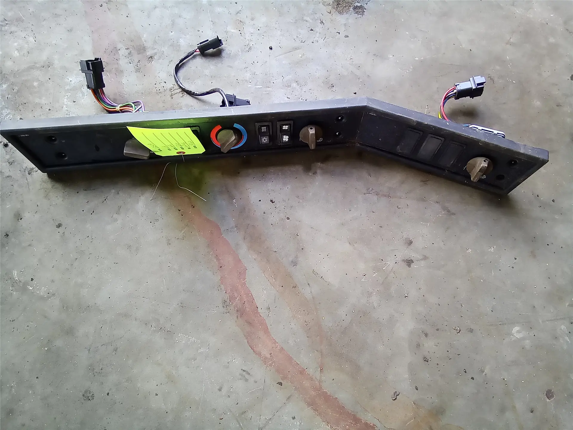 USED RH BEZEL image 1