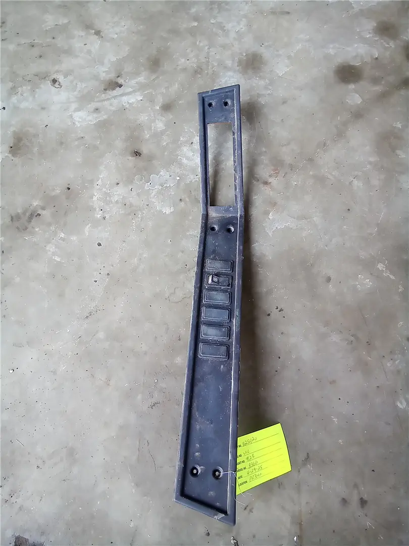 USED LH BEZEL image 1