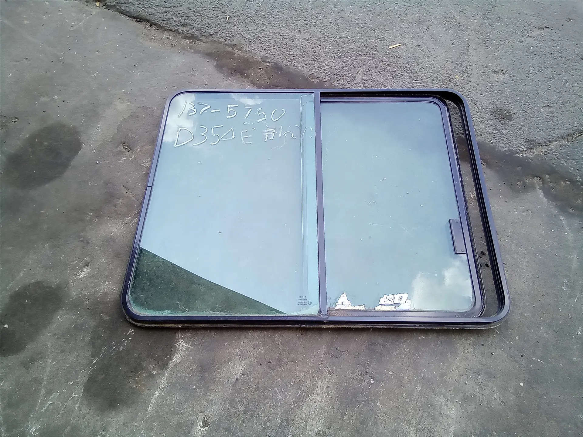 USED LH WINDOW image 1