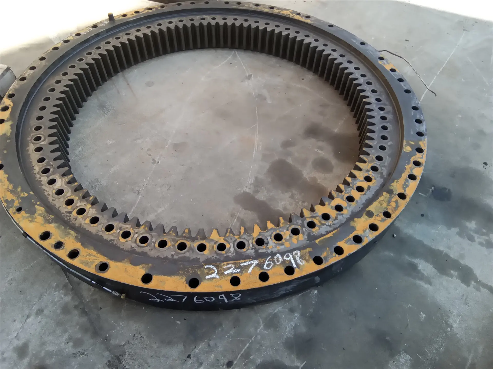 USED SWING BEARING image 1