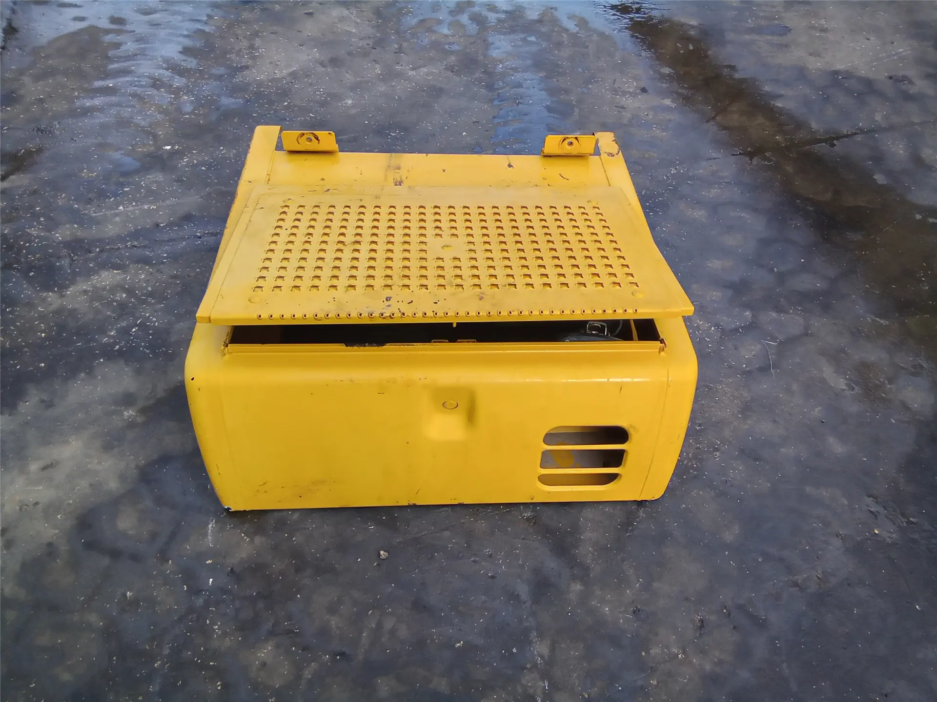 USED STORAGE BOX image 1