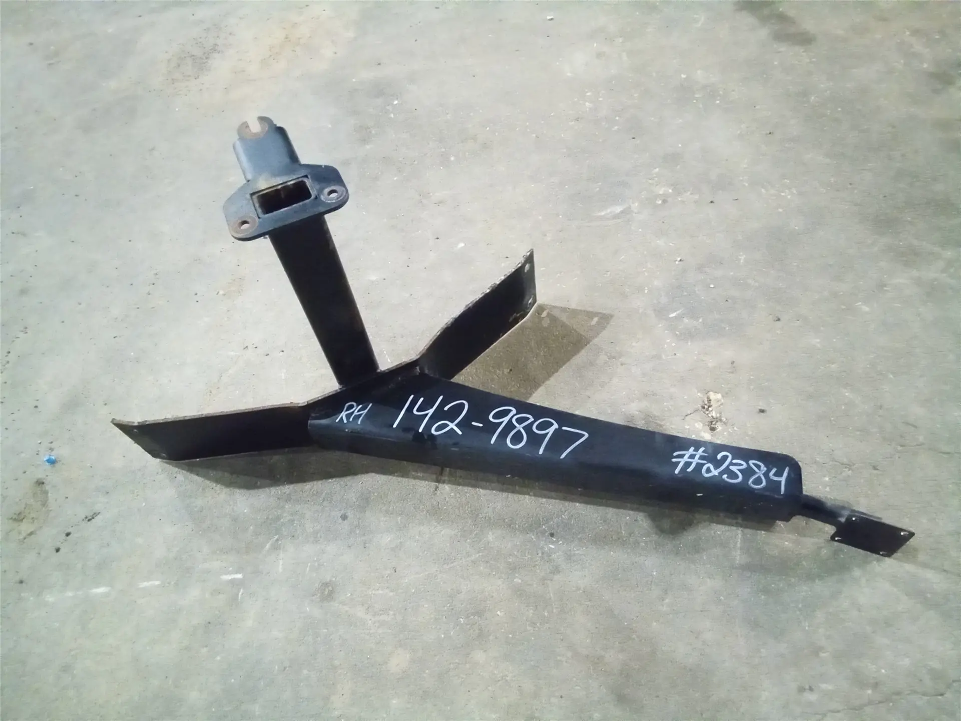 USED RH BRACKET image 1