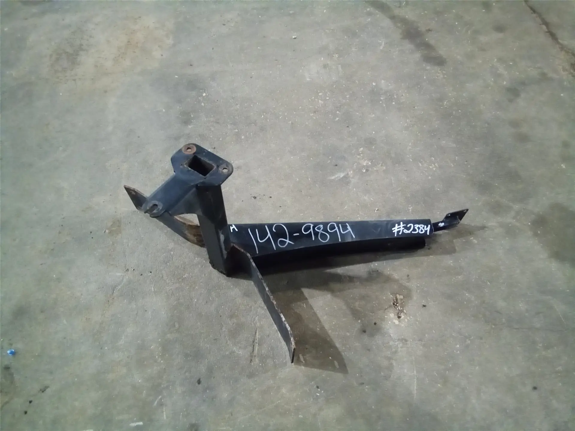 USED LH BRACKET image 1