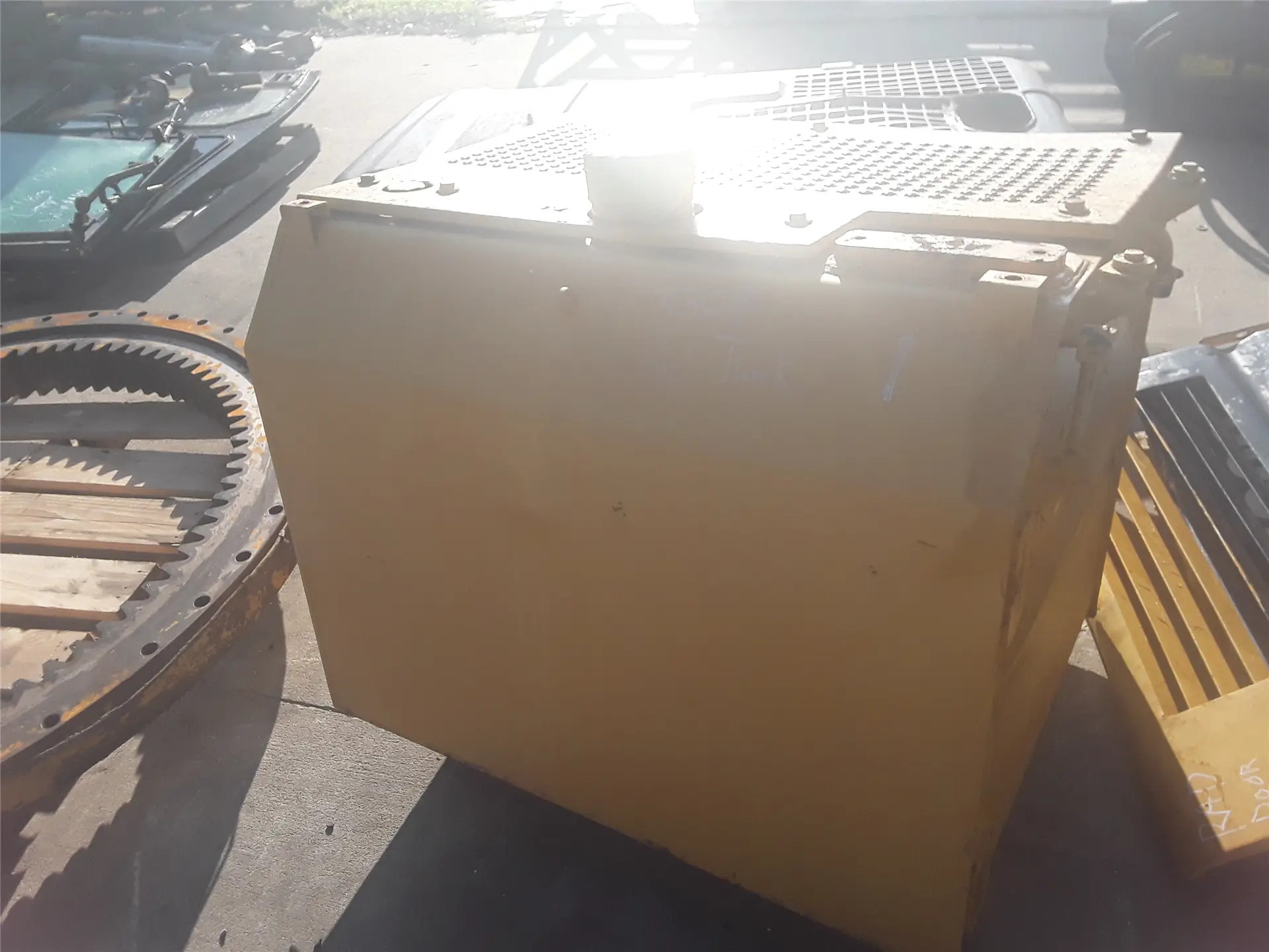 USED FUEL TANK image 1