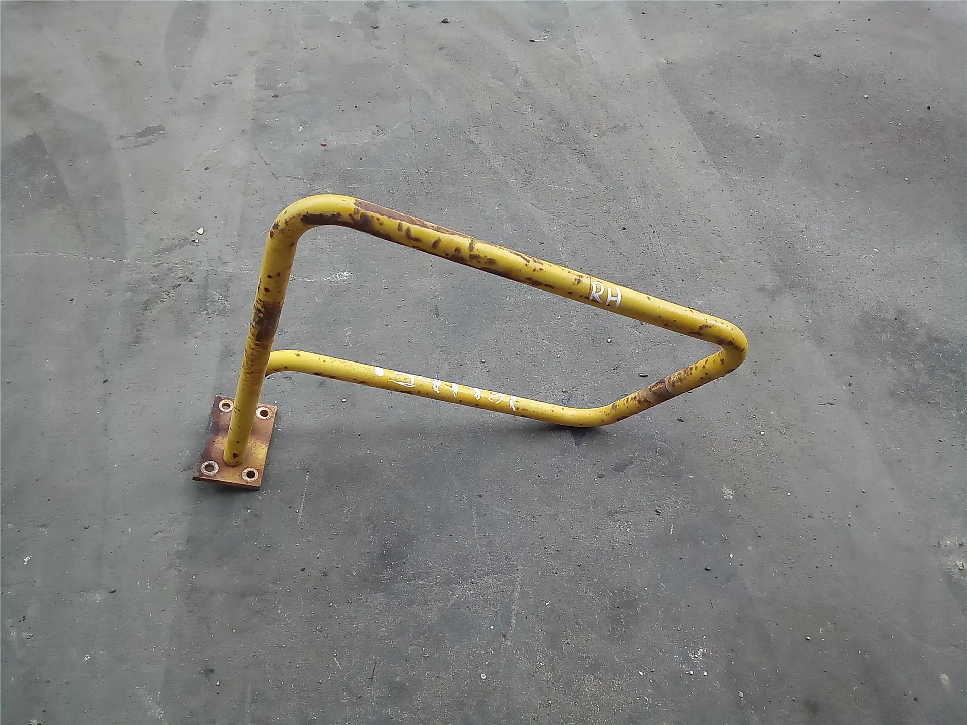 USED RH BRACKET AS image 1