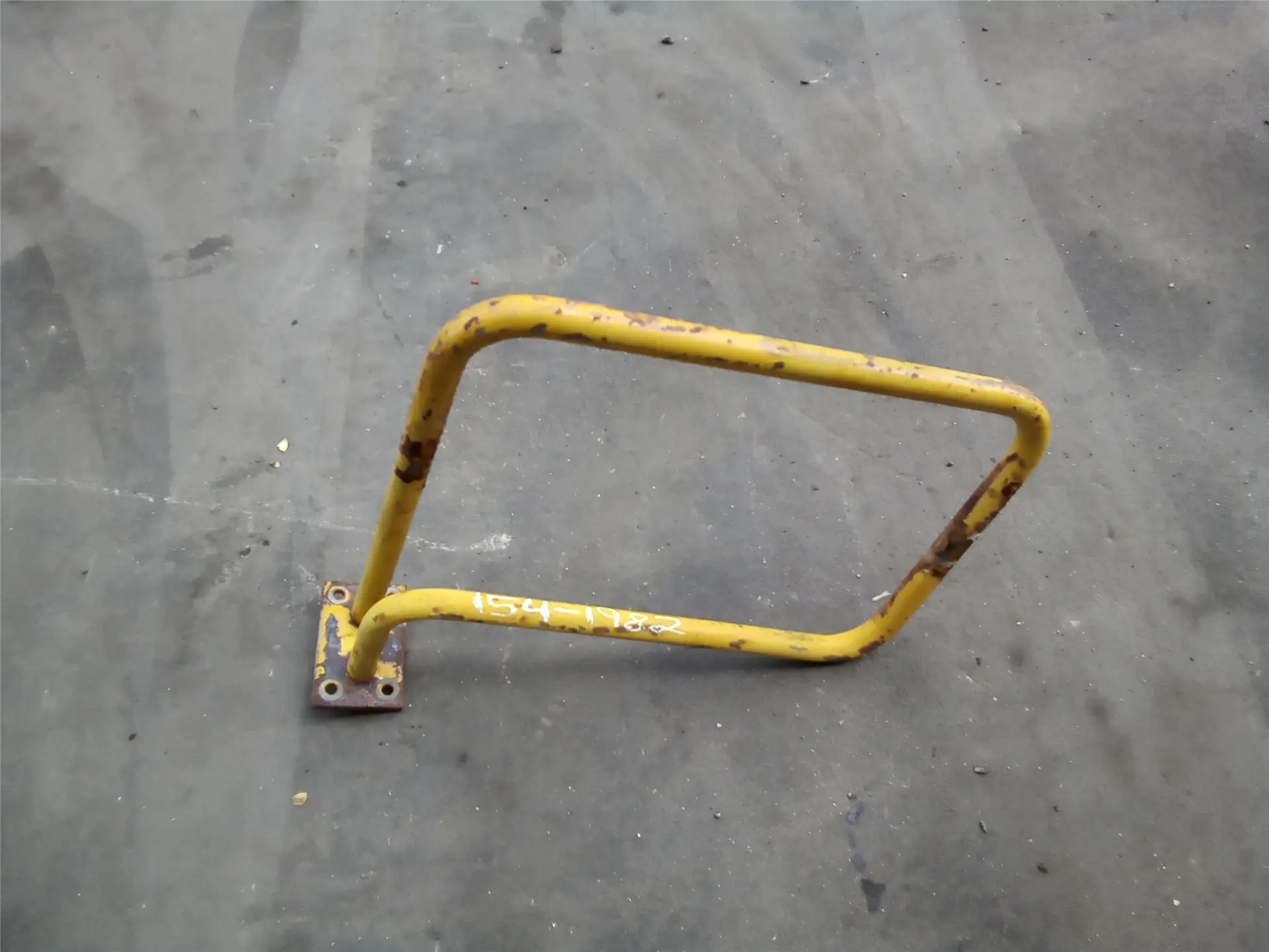 USED LH BRACKET AS image 1