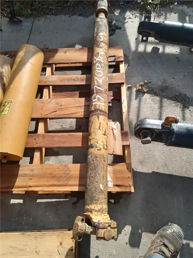 USED DRIVE SHAFT image 1