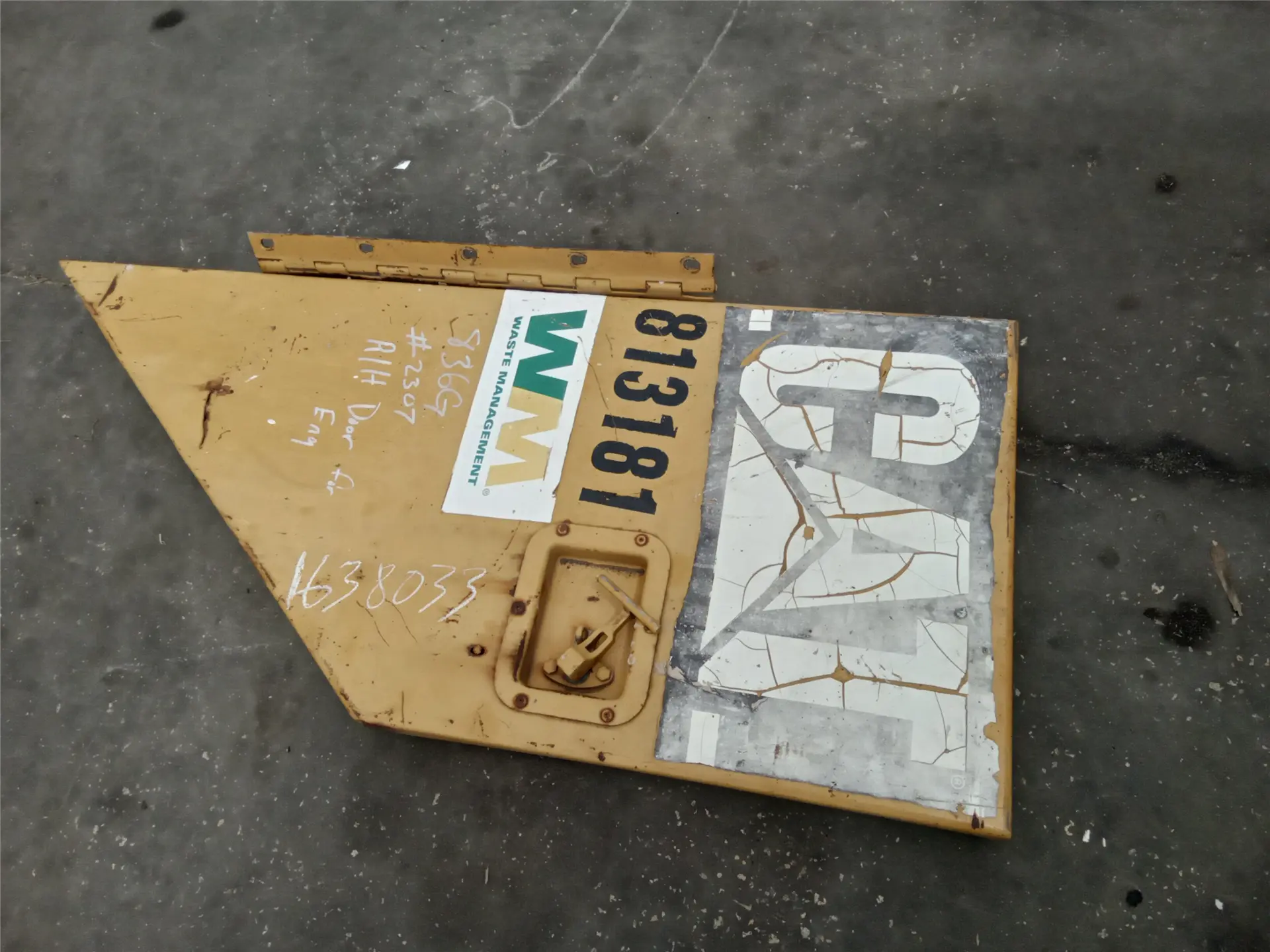 USED RH SIDE DOOR image 1