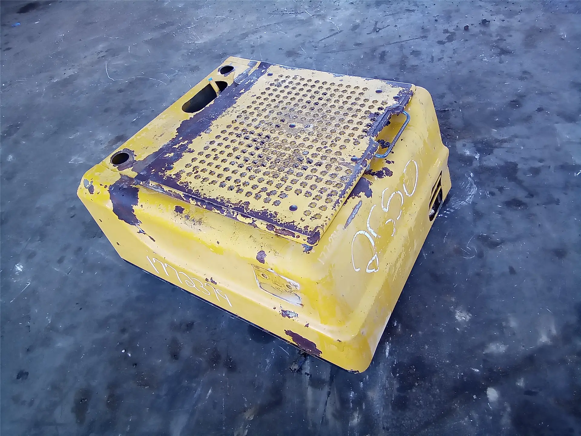 USED STORAGE BOX image 1