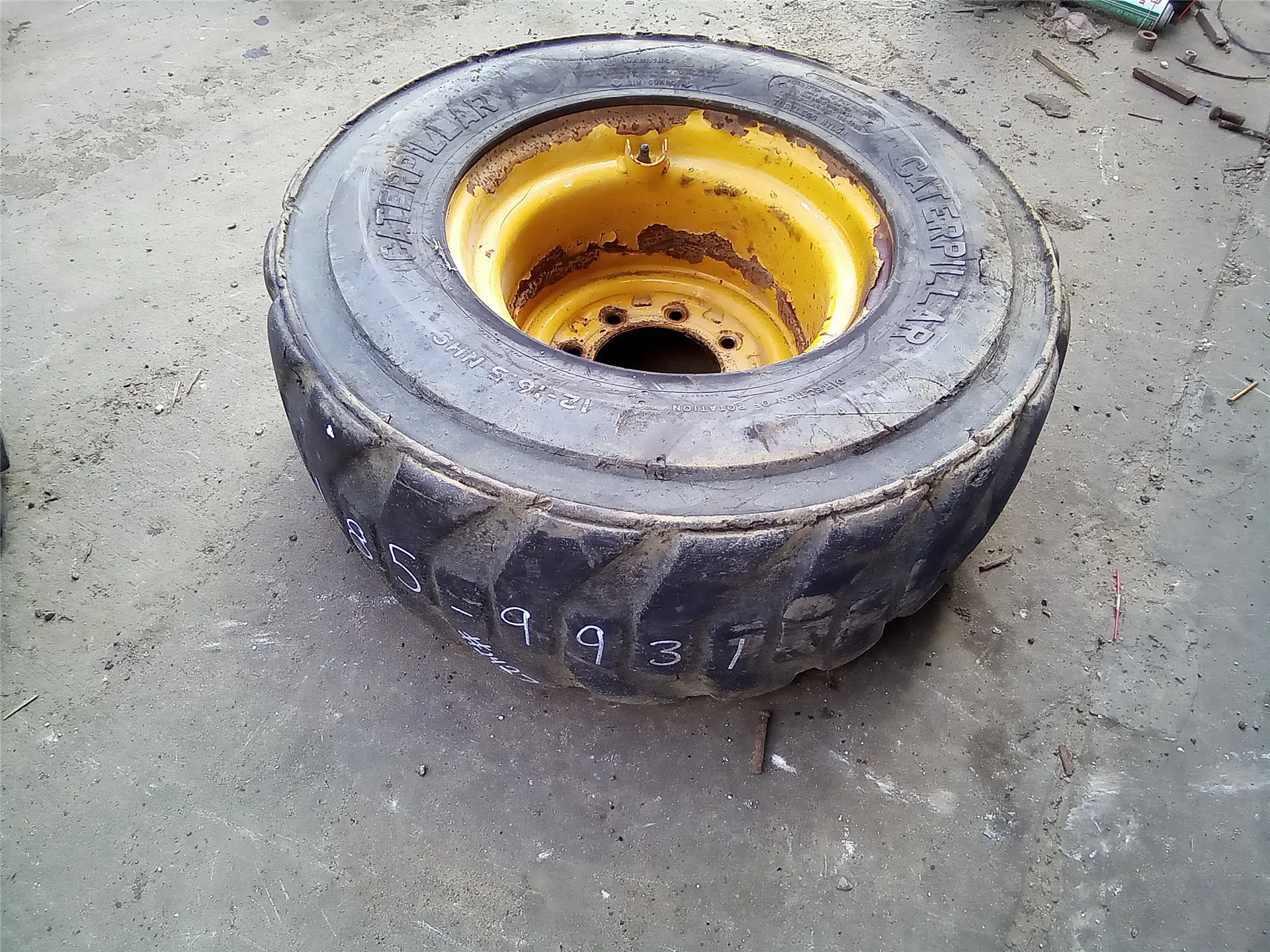 USED TIRE RIM GP image 1