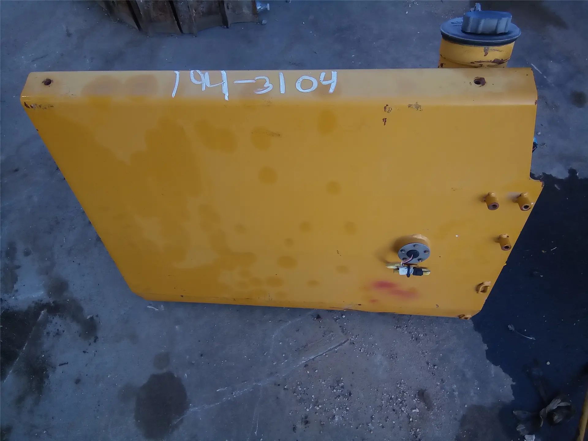 USED FUEL TANK image 1