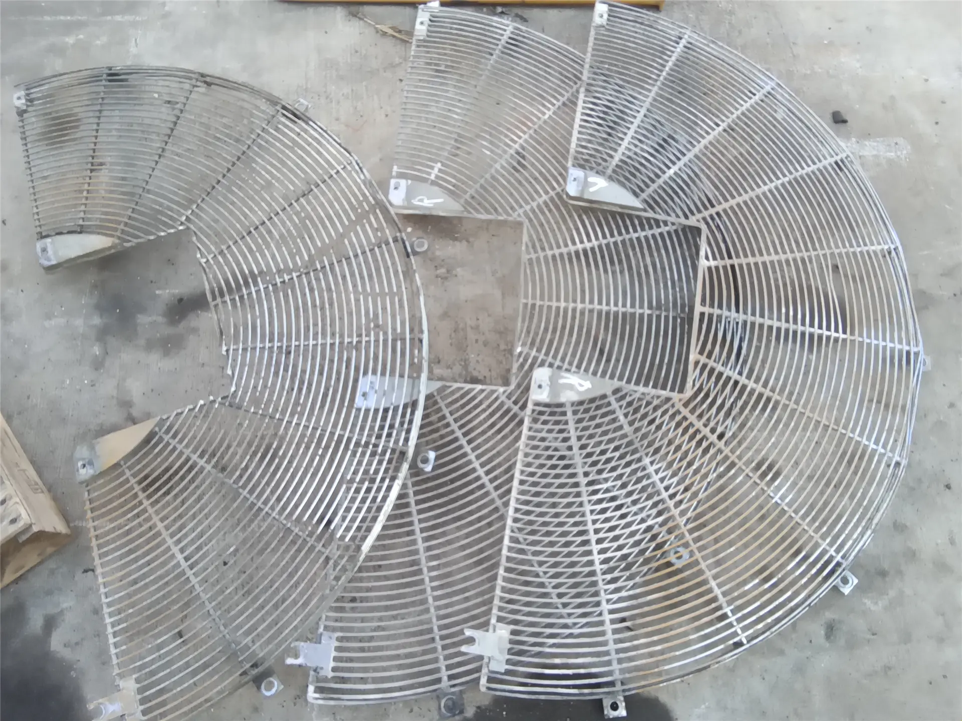 USED FAN GUARD image 1