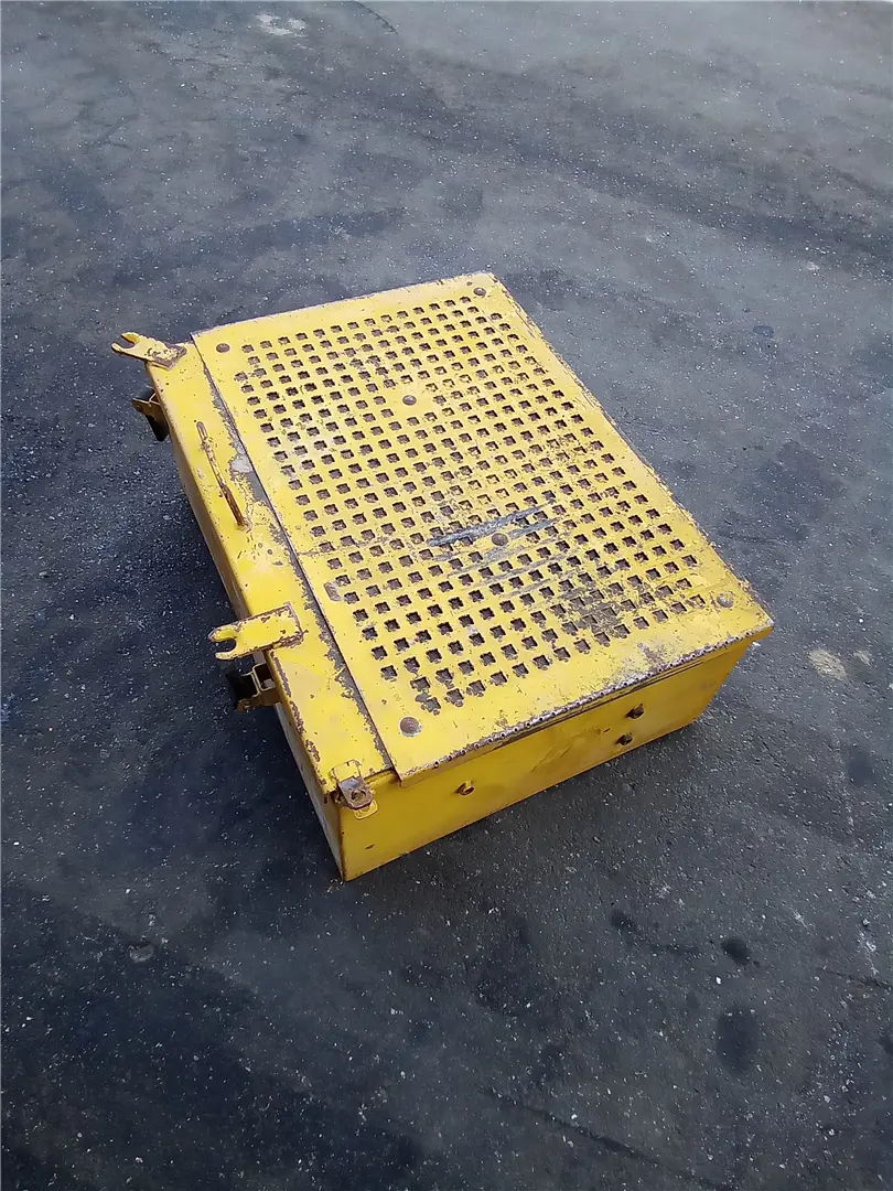 USED BATTERY BOX image 1
