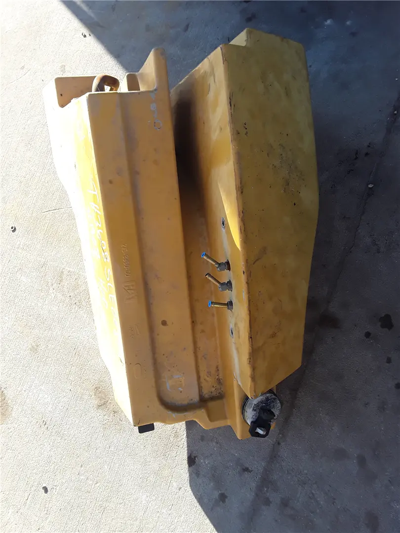 USED HYD TANK image 1