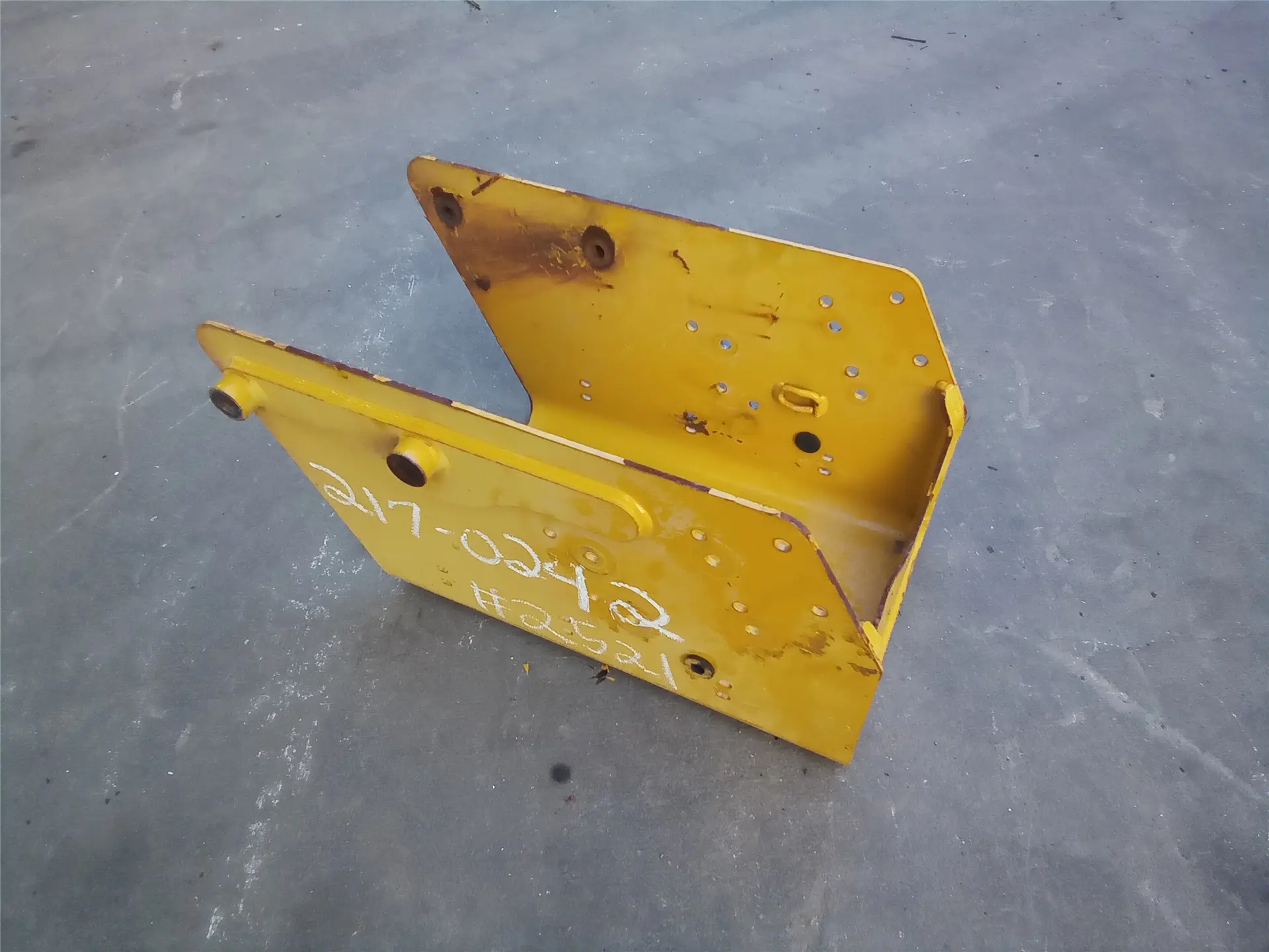 USED BRACKET AS image 1