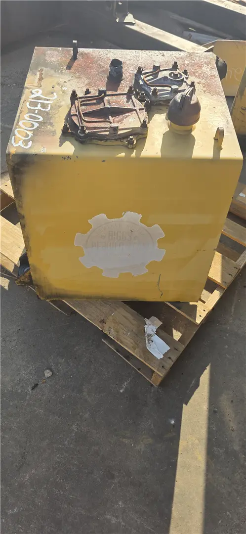 USED HYD TANK image 1