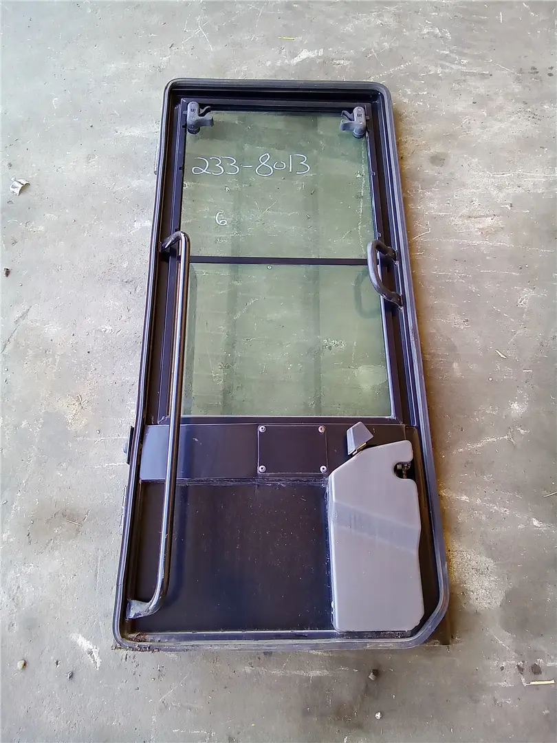 USED LH CAB DOOR image 1