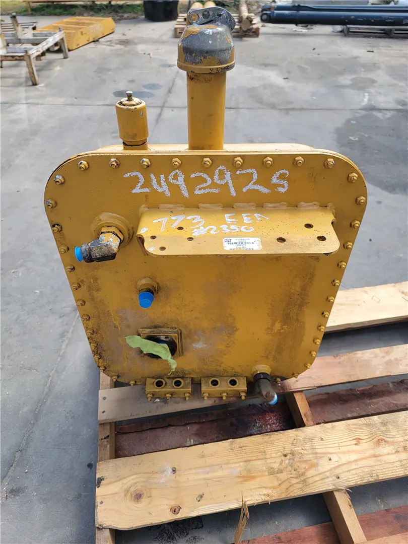 USED HYD TANK image 1