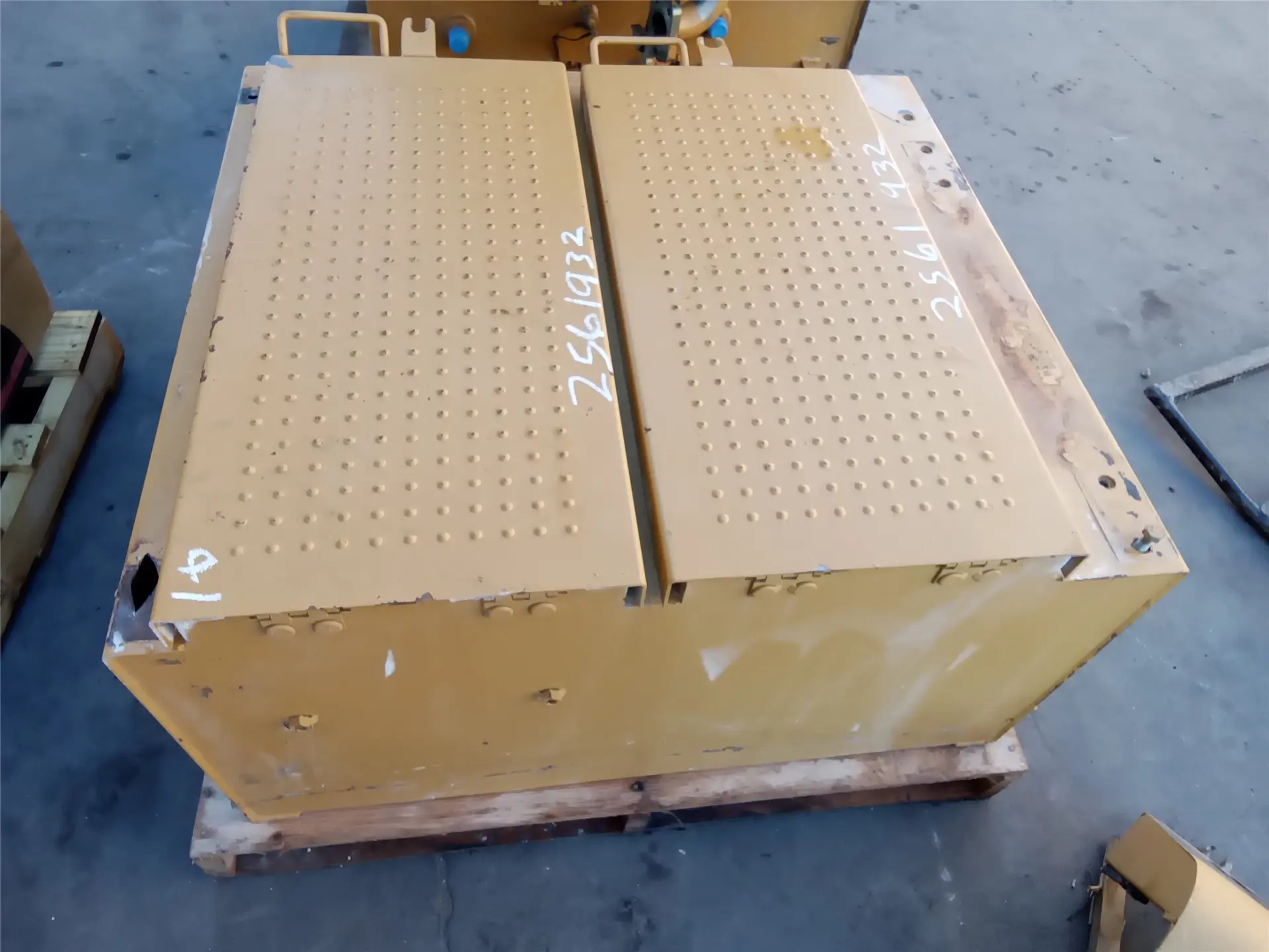 USED STORAGE BOX image 1