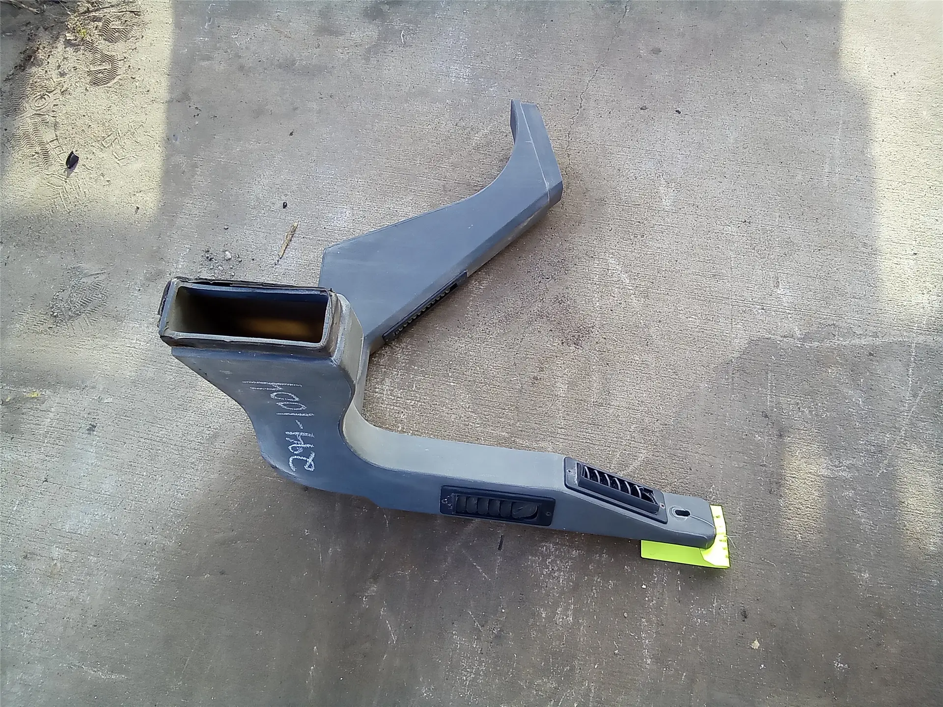 USED LH PLENUM image 1