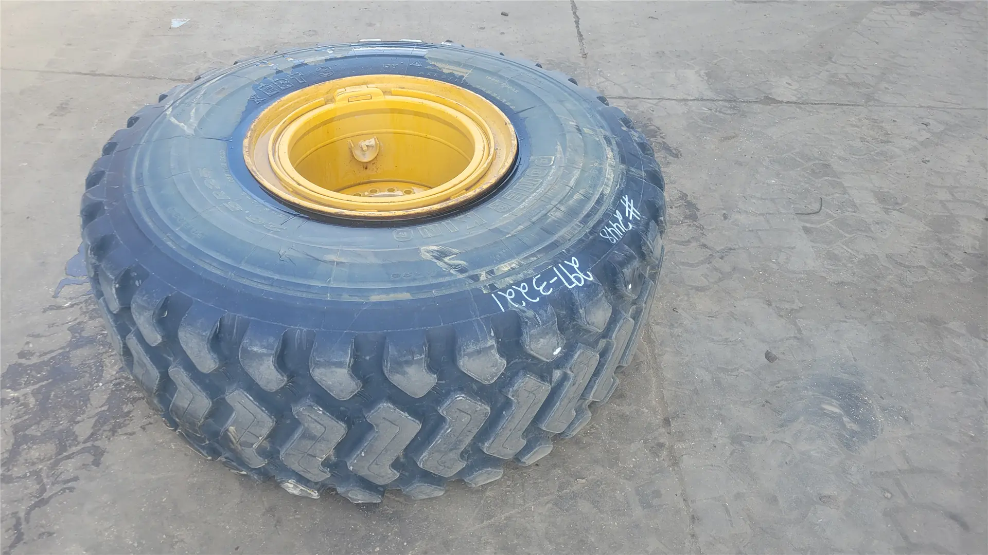 USED TIRE RIM AR image 1