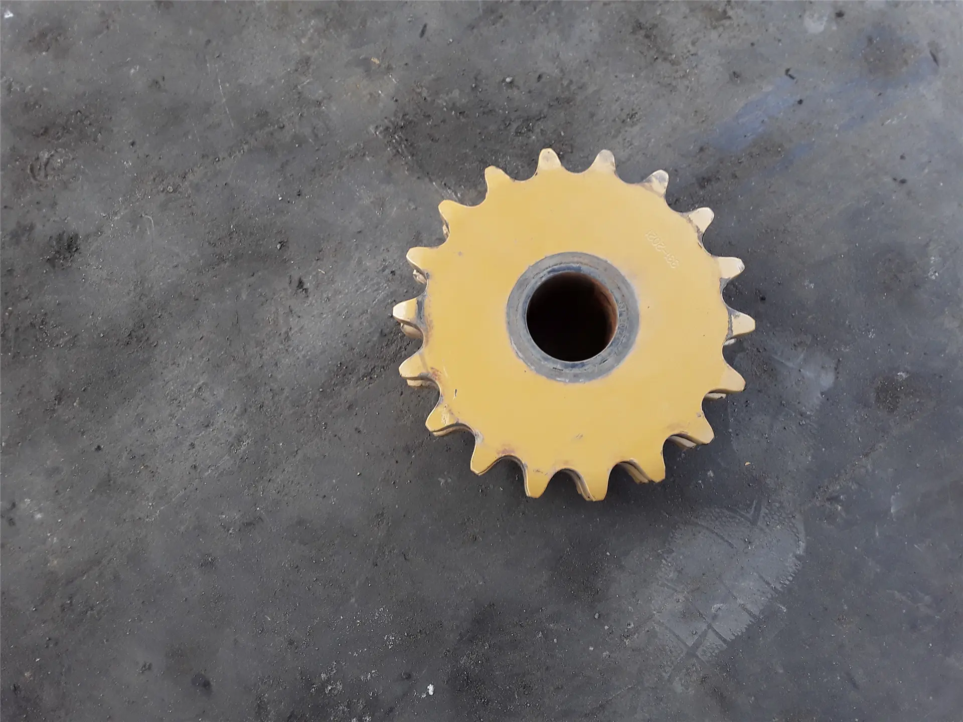 USED SPROCKET AS image 1