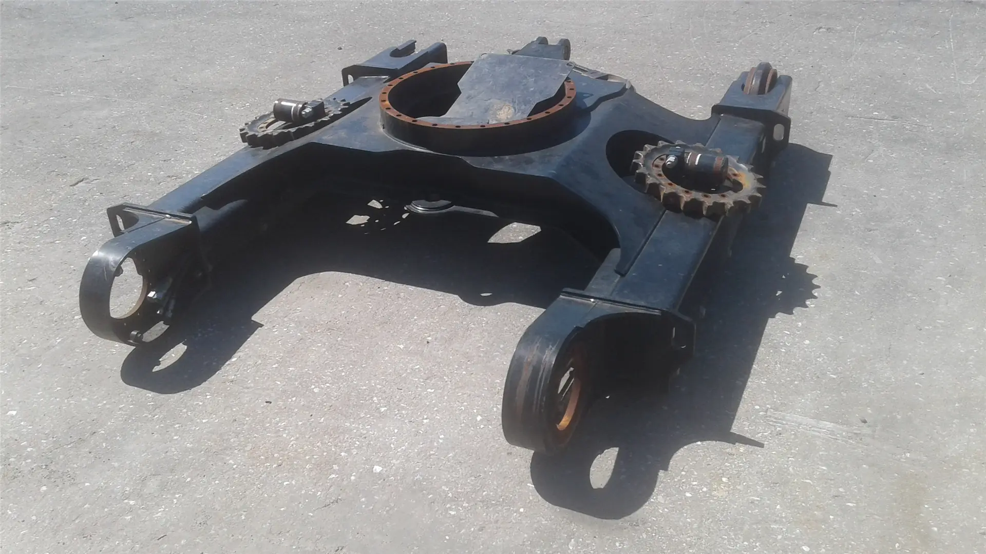 USED UNDERCARRIAGE image 1